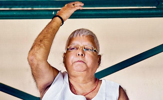 बिहार : लालू प्रसाद बोले, दोनों हाथों से सुशील मोदी कमा रहे पैसा