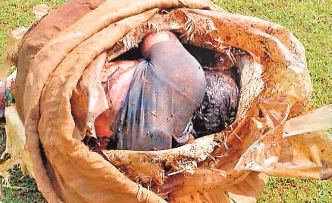 बोरे में मिली युवक की लाश, बंधे थे हाथ-पैर, तीन-चार दिन पहले की गयी युवक की हत्या
