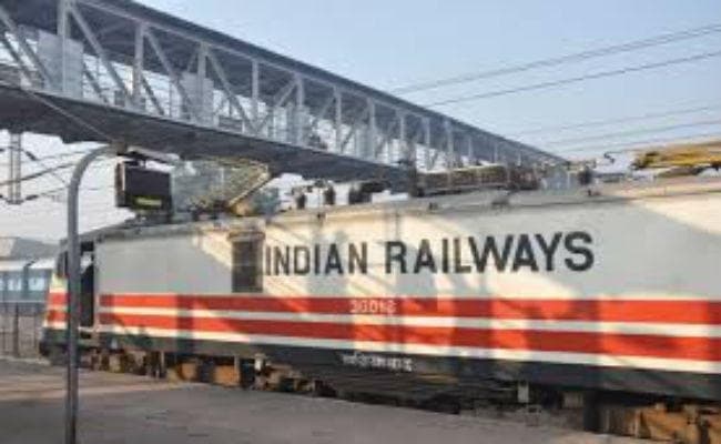 IRCTC News : तत्काल कोटे से कंफर्म टिकट बुकिंग के लिए अपनाएं ये टिप्स...