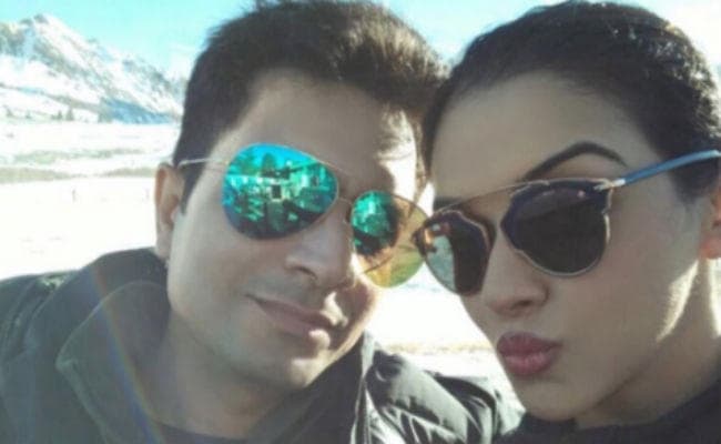 ईशा देओल के बाद मां बनीं ''गजनी गर्ल'' असिन, बेटी को दिया जन्म