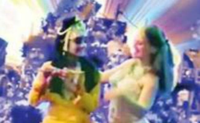 सोशल : यह कैसी भागवत कथा, जहां दिखा रशियन बैले डांसर का जलवा