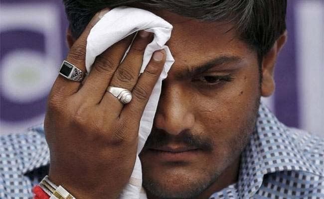 विधायक कार्यालय में तोड़फोड़ मामले में हार्दिक पटेल समेत सात के खिलाफ गिरफ्तारी का वारंट