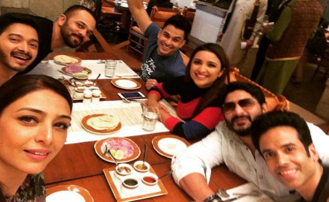 ''गोलमाल अगेन'' की कमाई 150 करोड़ के पार, यूं जश्‍न मना रही है फिल्‍म की टीम