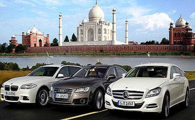 सुप्रीम कोर्ट ने ताजमहल के निकट निर्माणाधीन बहुमंजिला पार्किंग गिराने के अपने आदेश पर लगायी रोक