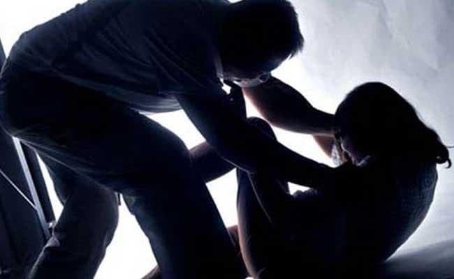 चोरी करने से रोका तो गृहिणी से किया दुष्कर्म