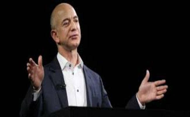 जेफ बेजोस की कहानी - कैसे बने दुनिया के सबसे अमीर आदमी