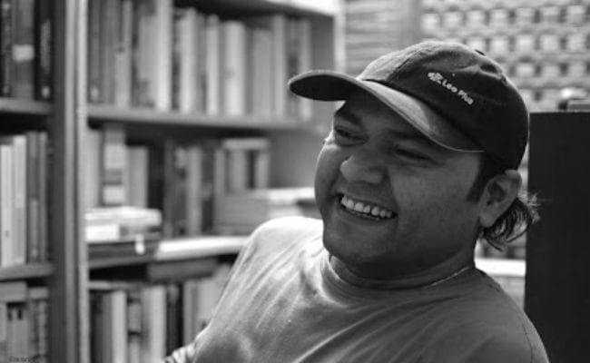 गीत चतुर्वेदी की कलम से : जाते हैं जिधर सब, मैं उधर क्यों नहीं जाता