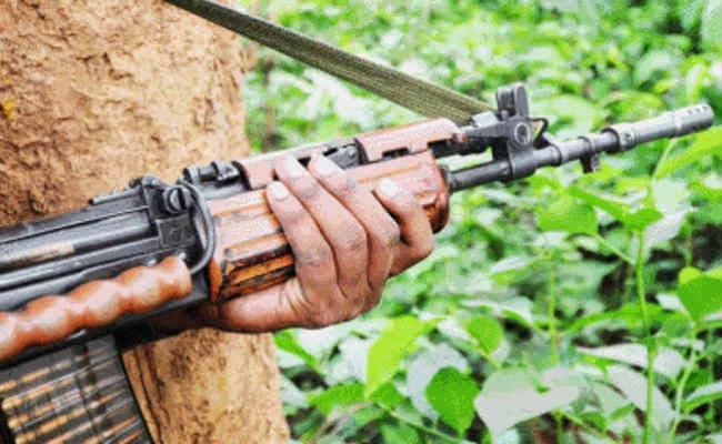 शव जलाने गये ग्रामीणों को TPC उग्रवादियों ने जम कर पीटा, विरोध में SP कार्यालय का घेराव