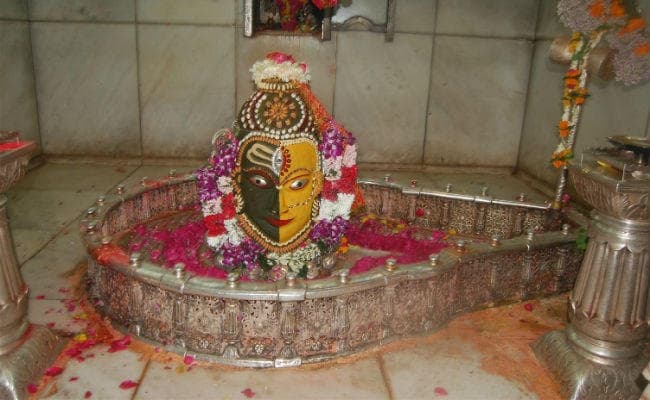 सदियों में पहली दफा महाकालेश्वर ज्योतिर्लिंग को पूरा सूती कपड़े से ढंककर हुई भस्म आरती