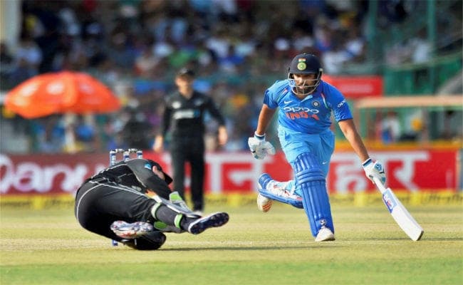 बुमरा-भुवी डैथ ओवरों में दुनिया के सर्वश्रेष्ठ गेंदबाज : रोहित शर्मा