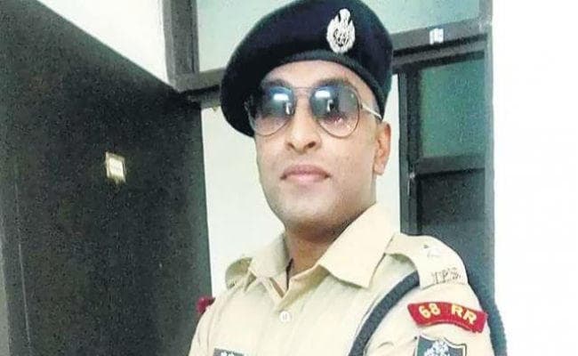 UPSC की परीक्षा में ब्लूटूथ से नकल करता पकड़ा गया IPS अफसर, पत्नी से पूछ रहा था जवाब