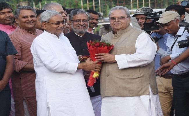 CM नीतीश और राज्यपाल ने सरदार पटेल और इंदिरा गांधी को दी श्रद्धांजलि