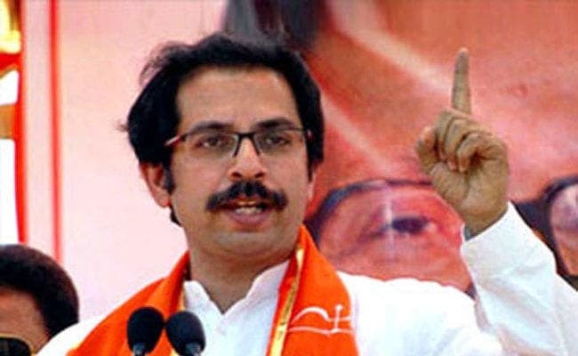 अपने मुखपत्र ''सामना'' में शिवसेना ने महाराष्ट्र सरकार की तीसरी वर्षगांठ पर फडनवीस पर साधा निशाना