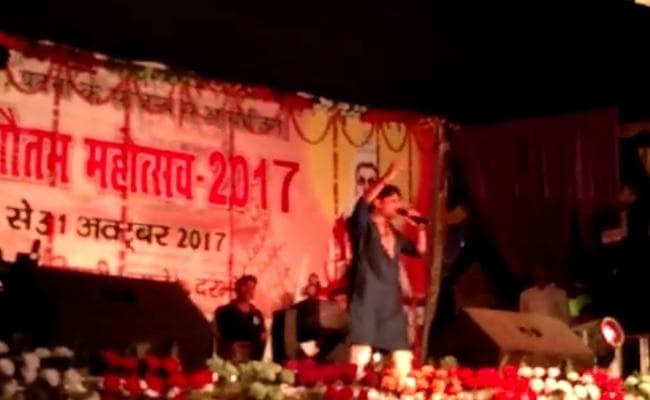 अहल्या-गौतम महोत्सव : भोजपुरी गायक पवन सिंह के गीत पर झूम उठे दर्शक...VIDEO