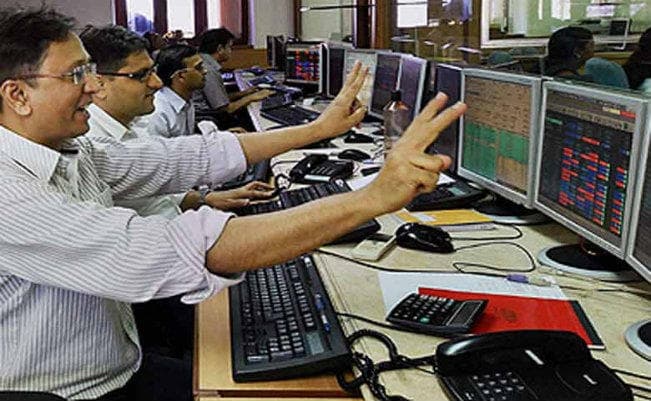 कारोबारी सुगमता में शानदार प्रदर्शन से रिकार्ड ऊंचाई पर पहुंचे शेयर बाजार