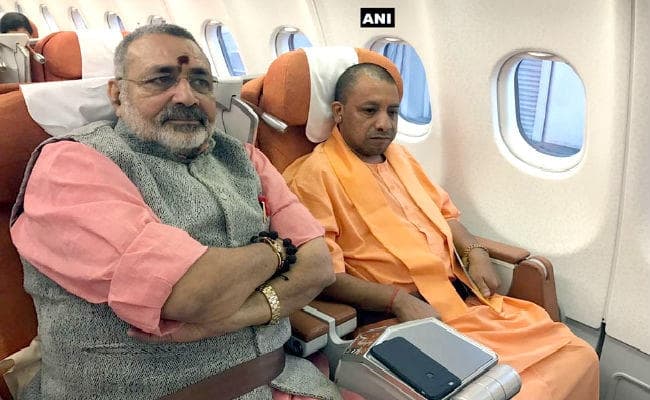 गिरिराज सिंह को लेकर तीन दिवसीय मॉरीशस दौरे पर रवाना हुए CM योगी, प्रवासी भारतीयों के निवेश पर रहेगी नजर