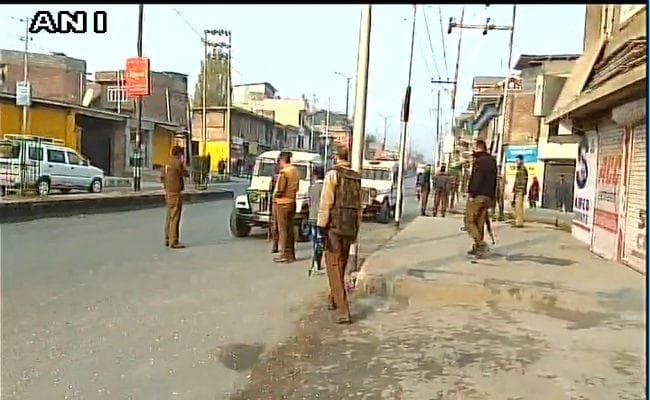 जम्मू-कश्मीरः अनंतनाग में सुरक्षाबल के काफिले पर हमला, चार जवान घायल