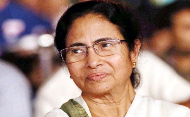 अपने 52वें जन्मदिन पर किंग खान ने दीदी को किया आमंत्रित, बधाई देने आज मन्नत जा सकती हैं ममता