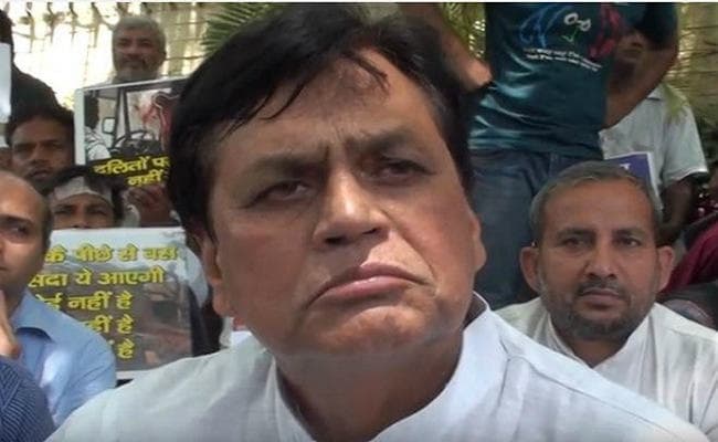 अली अनवर का विवादित बयान : रायबरेली में ब्वॉयलर पर गेरुअा रंग चढ़ा देते तो शायद न होती दुर्घटना