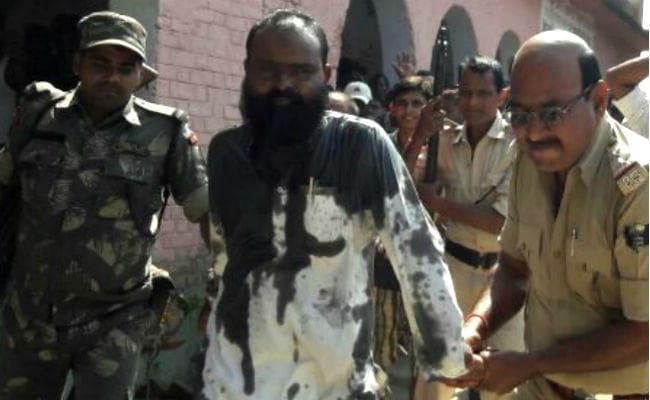 सहरसा : दुष्कर्म का प्रयास करते मध्यविद्यालय के शिक्षक को लोगों ने रंगेहाथ पकड़ा, गिरफ्तार, देखें वीडियो