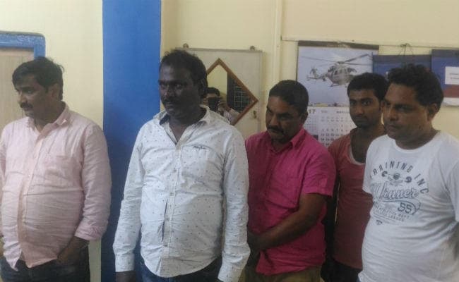 शराब के साथ सुंदरी का भी लगा चस्का, रंगरलियां मनाते बिहार के 5 लोग सिलीगुड़ी से गिरफ्तार