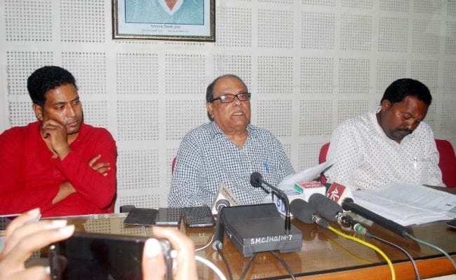 सिलीगुड़ी में डेंगू से हाहाकार, लगातार बढ़ रही मरीजों की संख्या, निगम की पीठ थपथपा रहे है मेयर