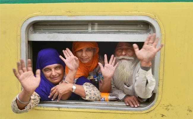 Modi सरकार की दरियादिली के बाद पाकिस्तान ने 2600 सिख तीर्थयात्रियों को दिया वीजा