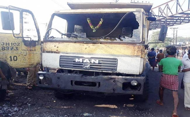 धनबाद में सड़क दुर्घटना में बीसीसीएल कर्मी की मौत, एनएच-32 जाम