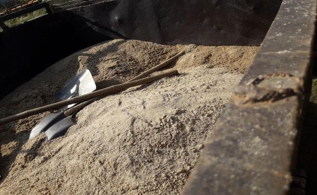 लोहरदगा में खनन पदाधिकारी की कार्रवाई से बालू माफिया में हड़कंप