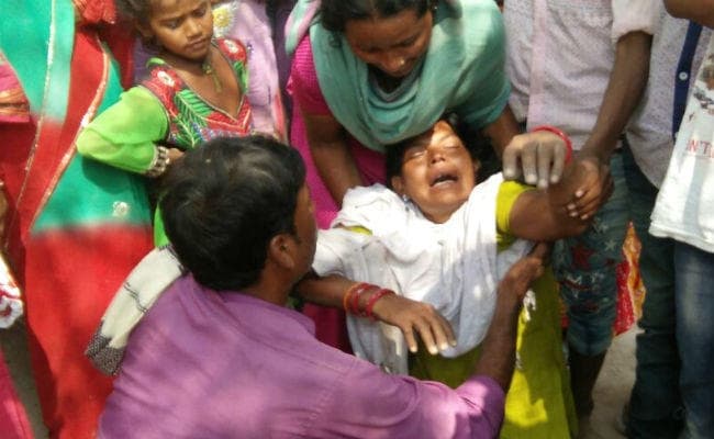 आधी रात को चोरी के आरोप में युवक की पीट-पीट कर हत्या