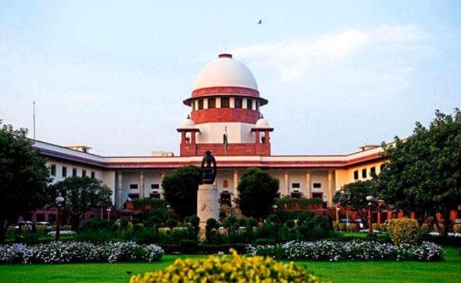 आधार कानून की वैधानिकता को चुनौती देने वाली याचिकाओं पर सुप्रीम कोर्ट ने केंद्र से मांगा जवाब