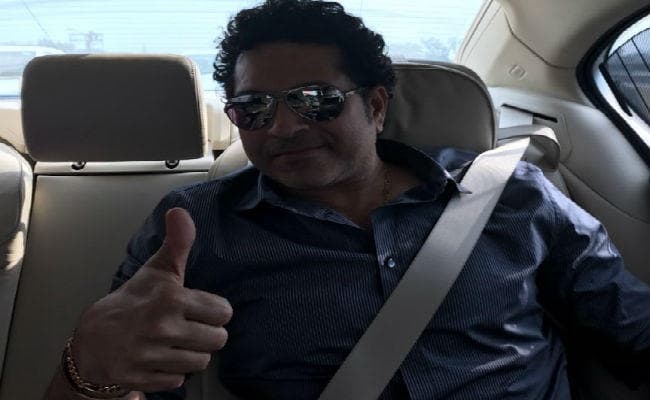 तेंदुलकर ने कार रोककर बाइक पर बैठी महिला से कहा...