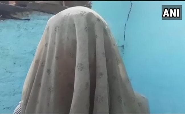 मध्य प्रदेश : 70 रुपये गायब होने पर 10वीं की छात्राओं के उतरवाएं कपड़े