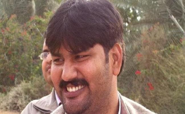 योग गुरु बाबा रामदेव का छोटा भार्इ राम भरत पतंजलि के सीर्इआे!