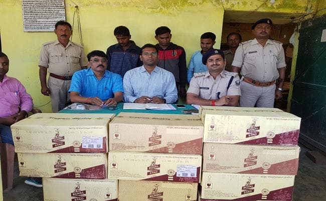 बिहार : सहरसा में ट्रक पर लदा 133 कार्टून शराब जब्त, 3 गिरफ्तार