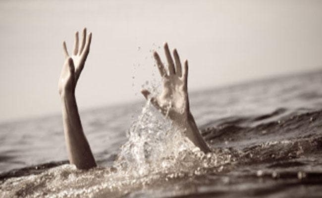 गुमला में नौ छात्राएं तालाब में नहाने गयी थीं, एक डूबी