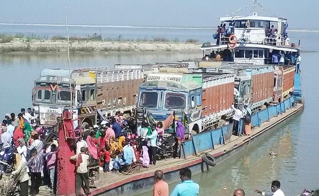 बिना माईनिंग चालान के साहेबगंज में हो रही है पत्थरों की ढुलाई!