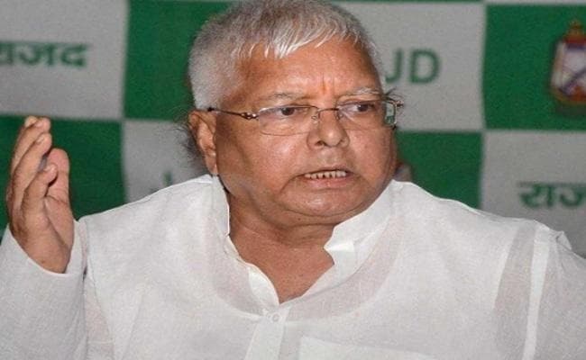 लालू ने फोड़ा ट्वीटर बम, शौचालय घोटाला फिल्म के पात्रों में दिया नीतीश का नाम