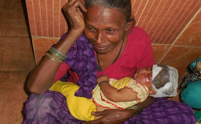 तीन बच्‍चे व पत्‍नी के साथ बाइक से जा रहा था शख्‍स, सड़क दुर्घटना में पत्‍नी की मौत, बच्‍चे घायल