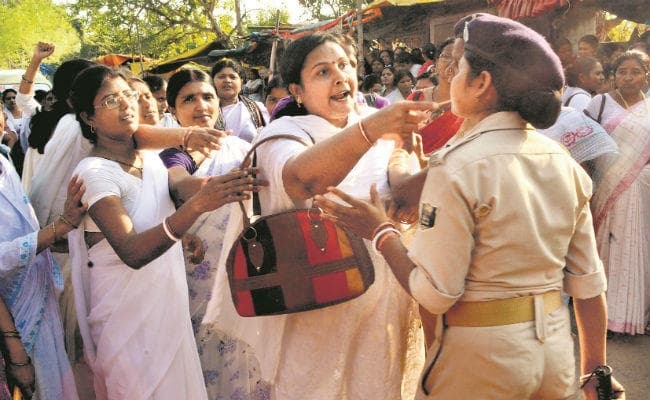 बिहार : एएनएम व पुलिस की भिड़ंत, पथराव, दौड़ा-दौड़ा कर पीटा, एक दर्जन घायल