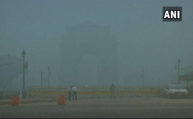 दिल्ली में बेहद गंभीर स्तर पर पहुंचा वायु प्रदूषण, सांस तथा दिल के मरीजों को हो सकता है खतरा