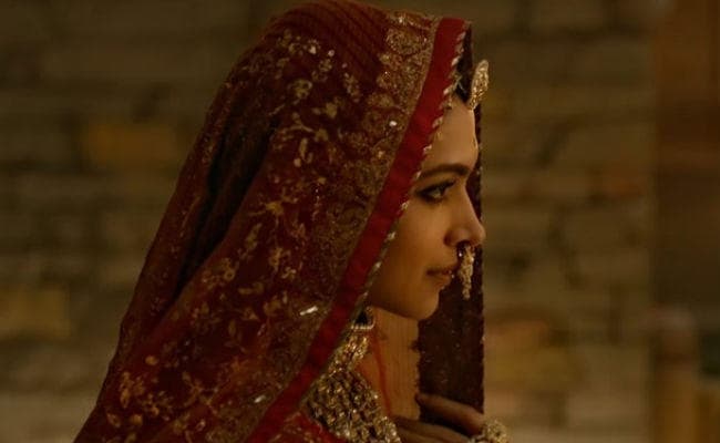 ''पद्मावती'' का प्रदर्शन रोकने के लिए स्मृति ईरानी से हस्तक्षेप की मांग