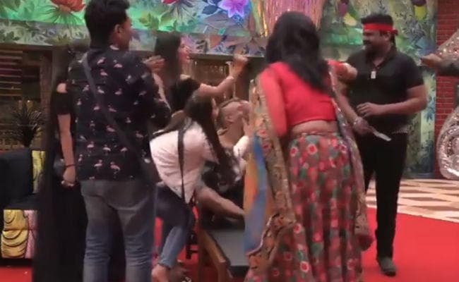 Bigg Boss 11: ये क्या! जल्लाद ने पलट दिया शो का इतिहास, किया ये काम…