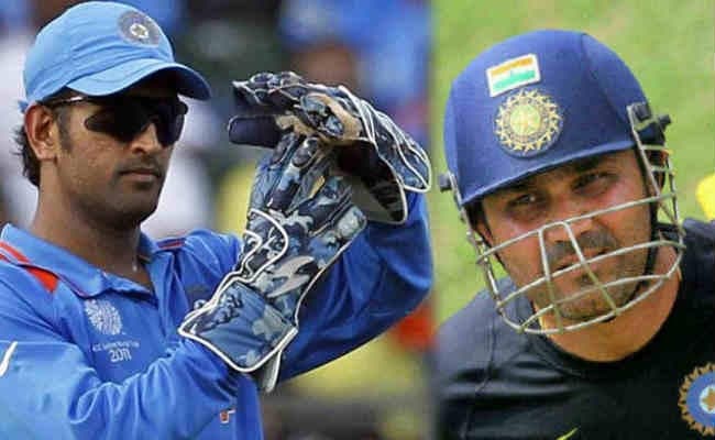 आलोचना के बीच सहवाग ने धौनी को दिया ''गुरु मंत्र'', ''पहली गेंद से शुरू कर दो पीटना''