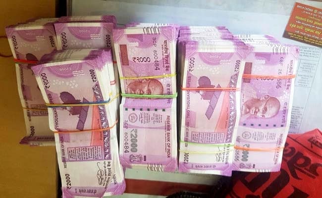 बांग्लादेश सीमा से 9.70 लाख के जाली नोट जब्त