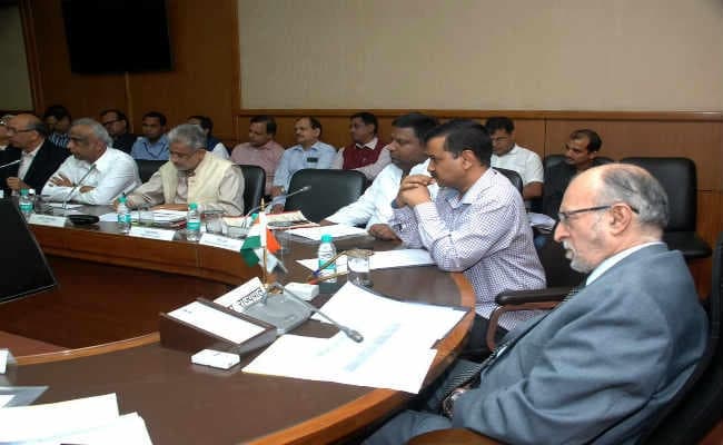 #smog : जहरीली हवा की चपेट में दिल्ली, स्कूल बंद, निर्माण कार्य पर रोक
