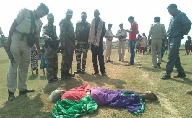 गुमला : बेटी के सामने मां को उठाकर ले गये हत्यारे और टांगी से काटकर कर दी हत्या