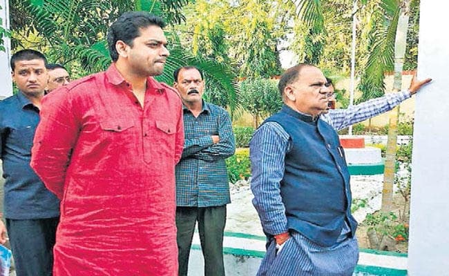 डीडीसी के घर जाना सीपी सिंह को पड़ेगा महंगा! मंत्री के खिलाफ एकजुट हो रही है आईएएस की लॉबी