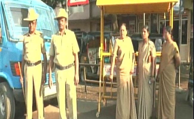 टीपू सुल्तान की जयंती आज, कर्नाटक में विरोध प्रदर्शन जारी, सरकारी बस पर हुई पत्थरबाजी