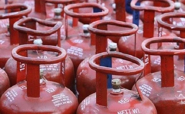 वन विभाग की ओर से 170 ग्रामीणों को रसोई गैस
